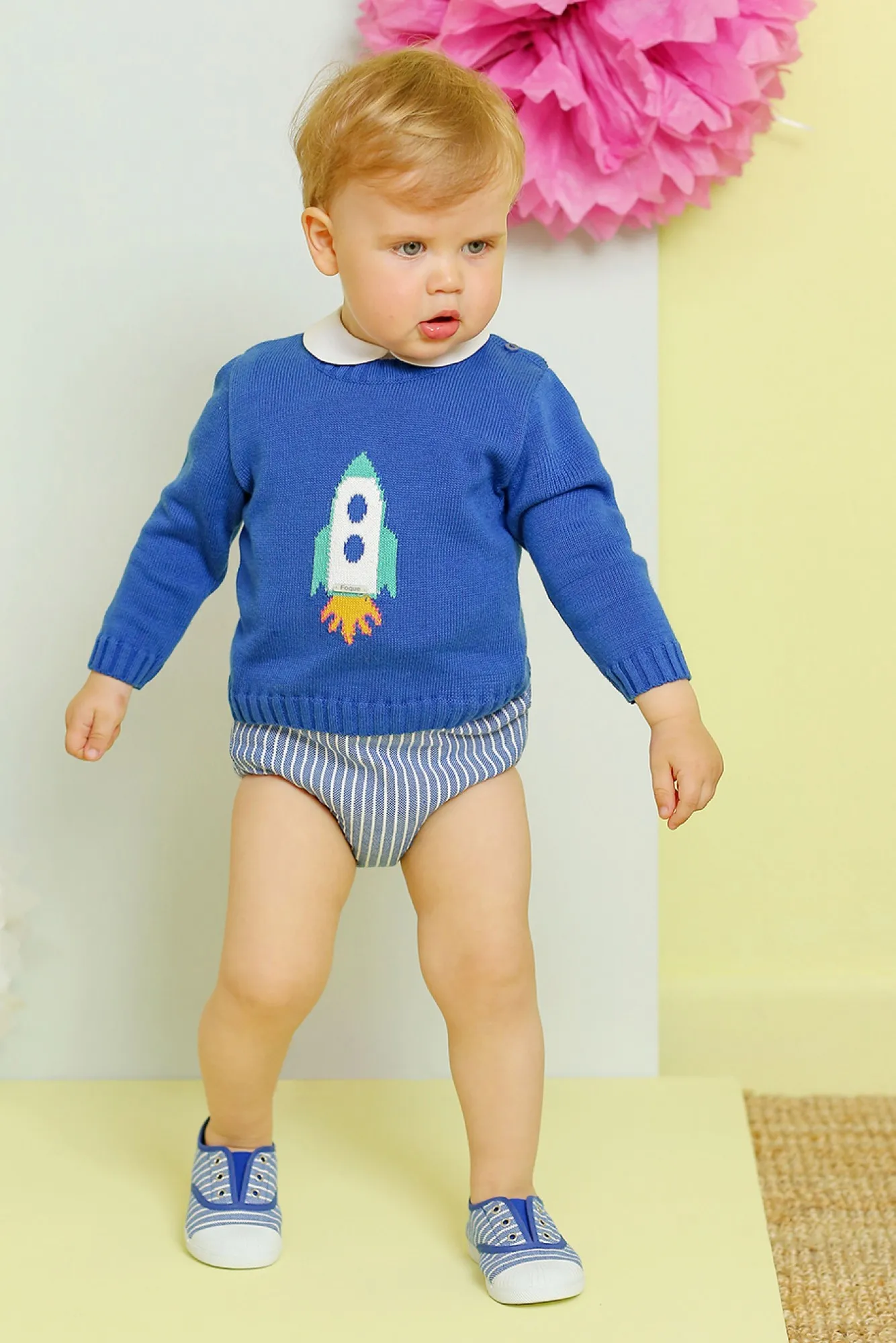 Blue knit sweater France with beautiful rocket.