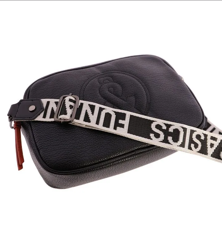 Bolso bandolera FUN AND BASICS piel sintética color estaño o negro