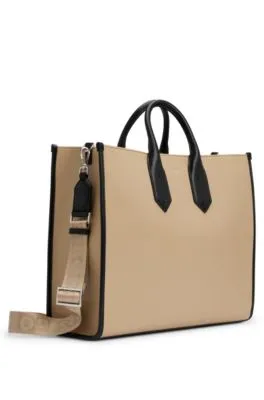Bolso tote de piel sintética con detalles de la marca