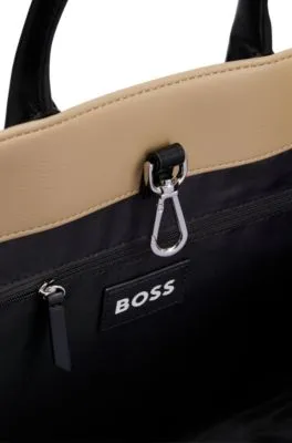 Bolso tote de piel sintética con detalles de la marca