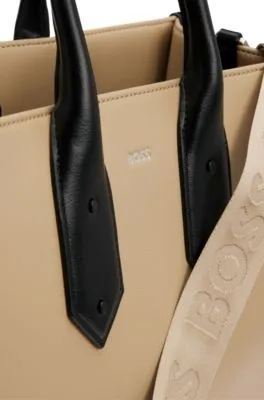 Bolso tote de piel sintética con detalles de la marca