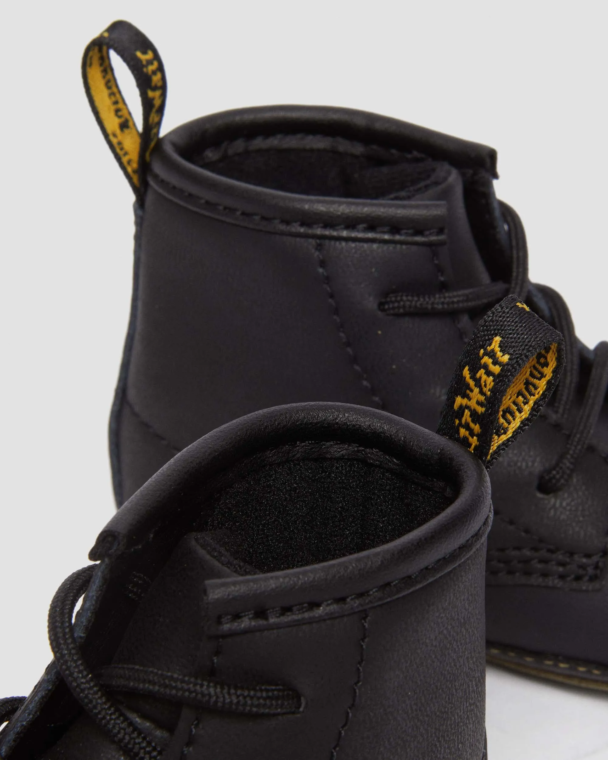 Botas 1460 de piel Auburn para recién nacidos