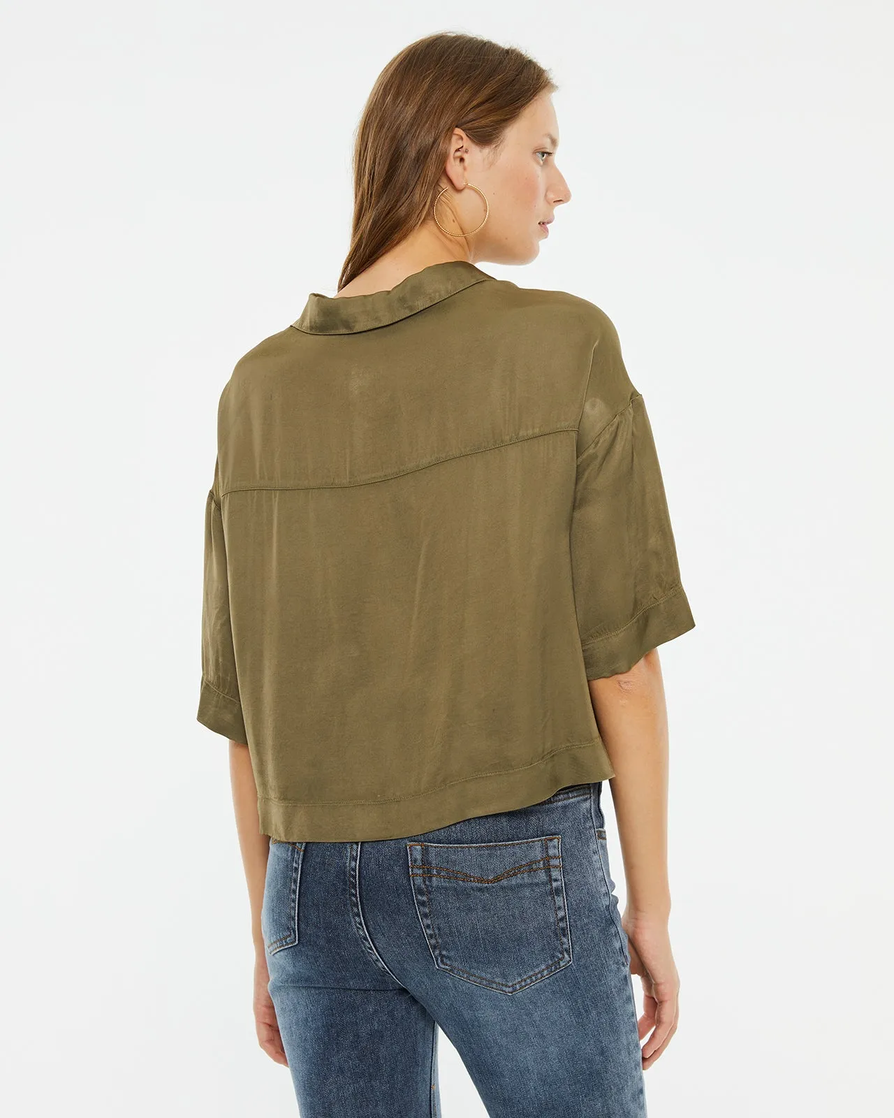 Camisa crop manga corta