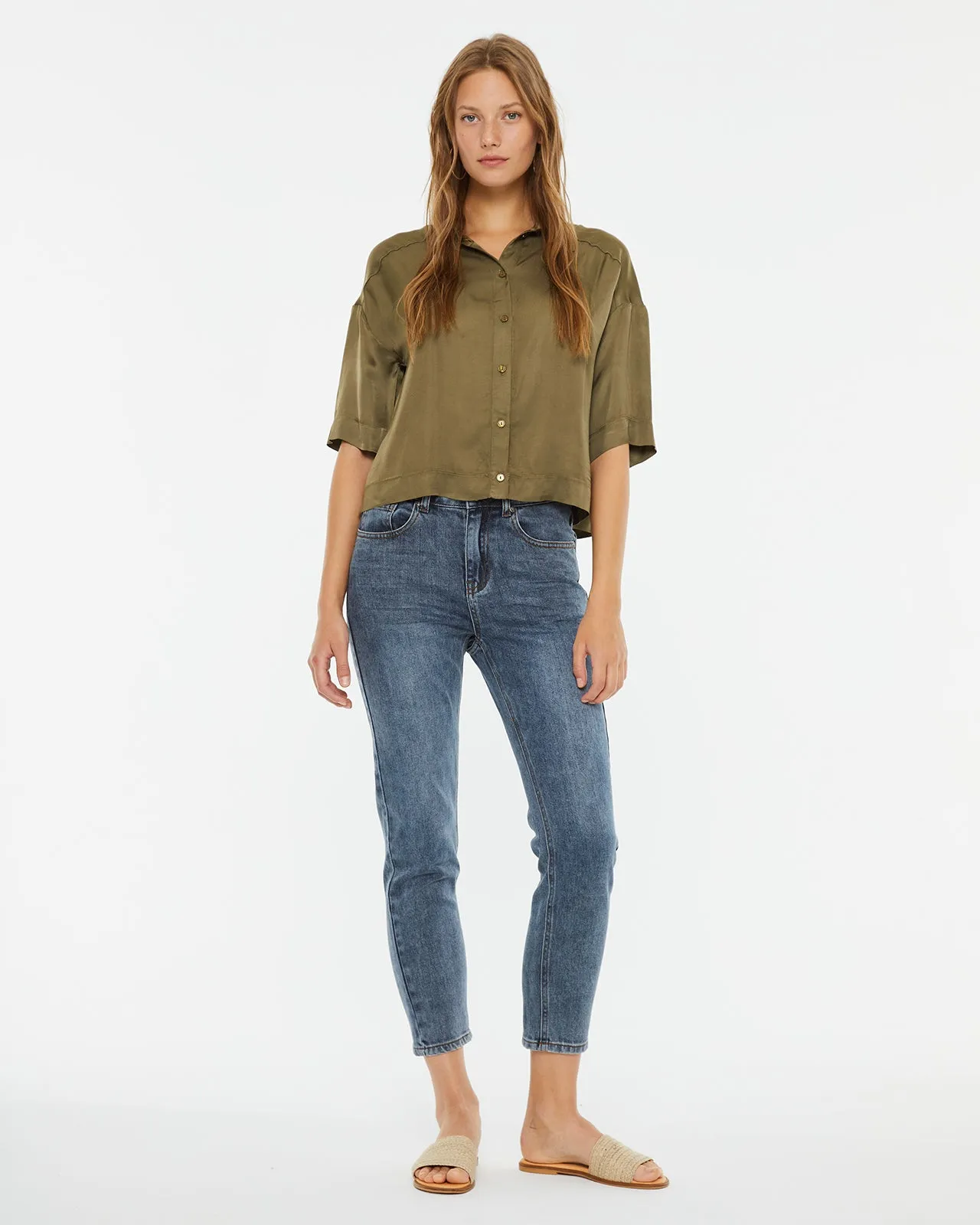 Camisa crop manga corta