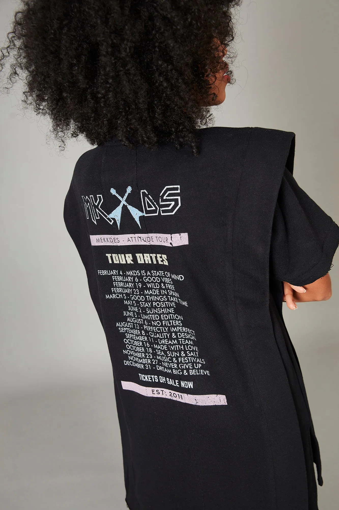 Camiseta ATTITUDE TOUR & detalle manga NEGRO