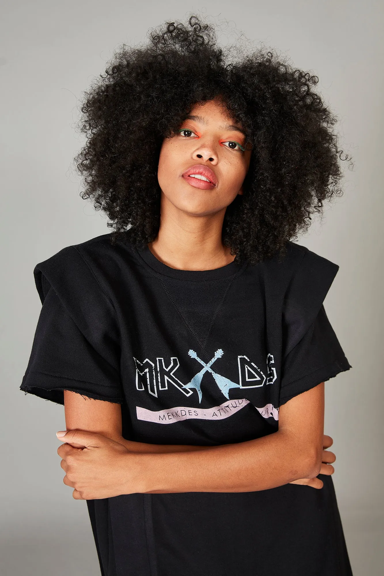 Camiseta ATTITUDE TOUR & detalle manga NEGRO
