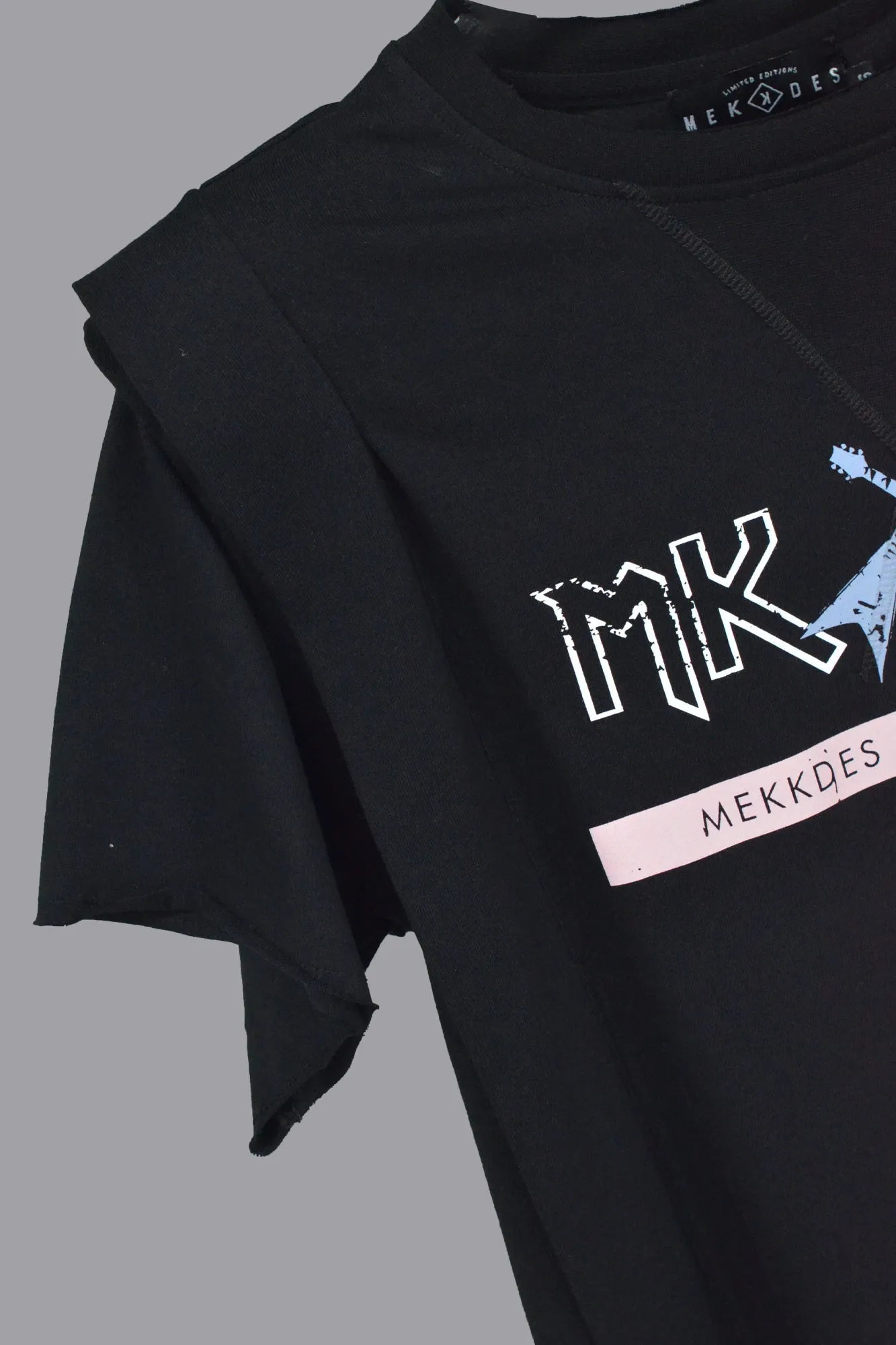 Camiseta ATTITUDE TOUR & detalle manga NEGRO