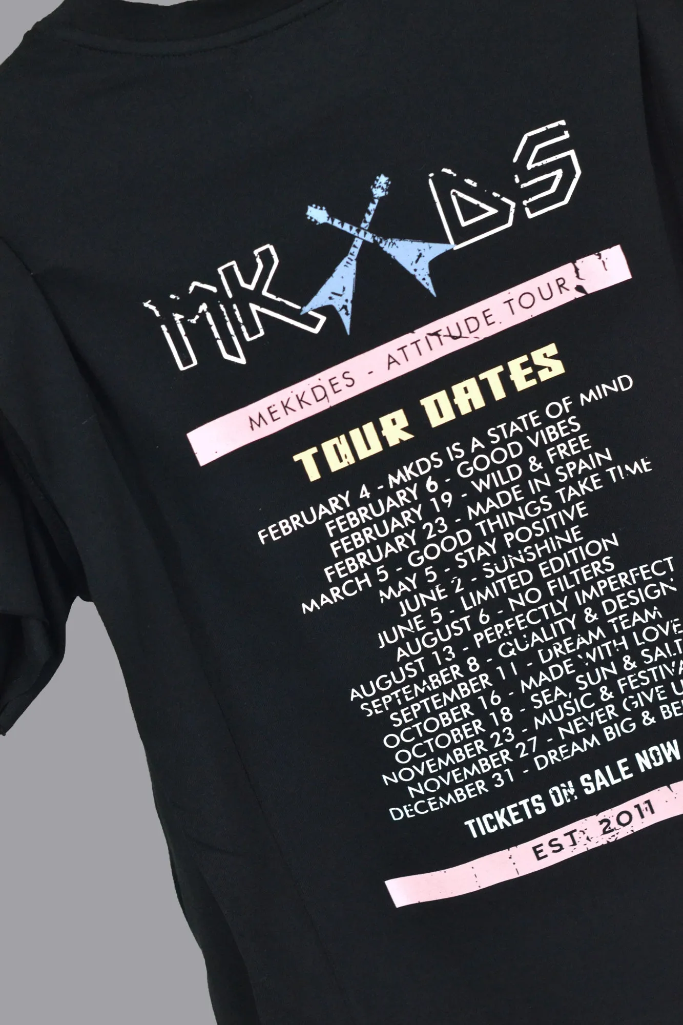 Camiseta ATTITUDE TOUR & detalle manga NEGRO