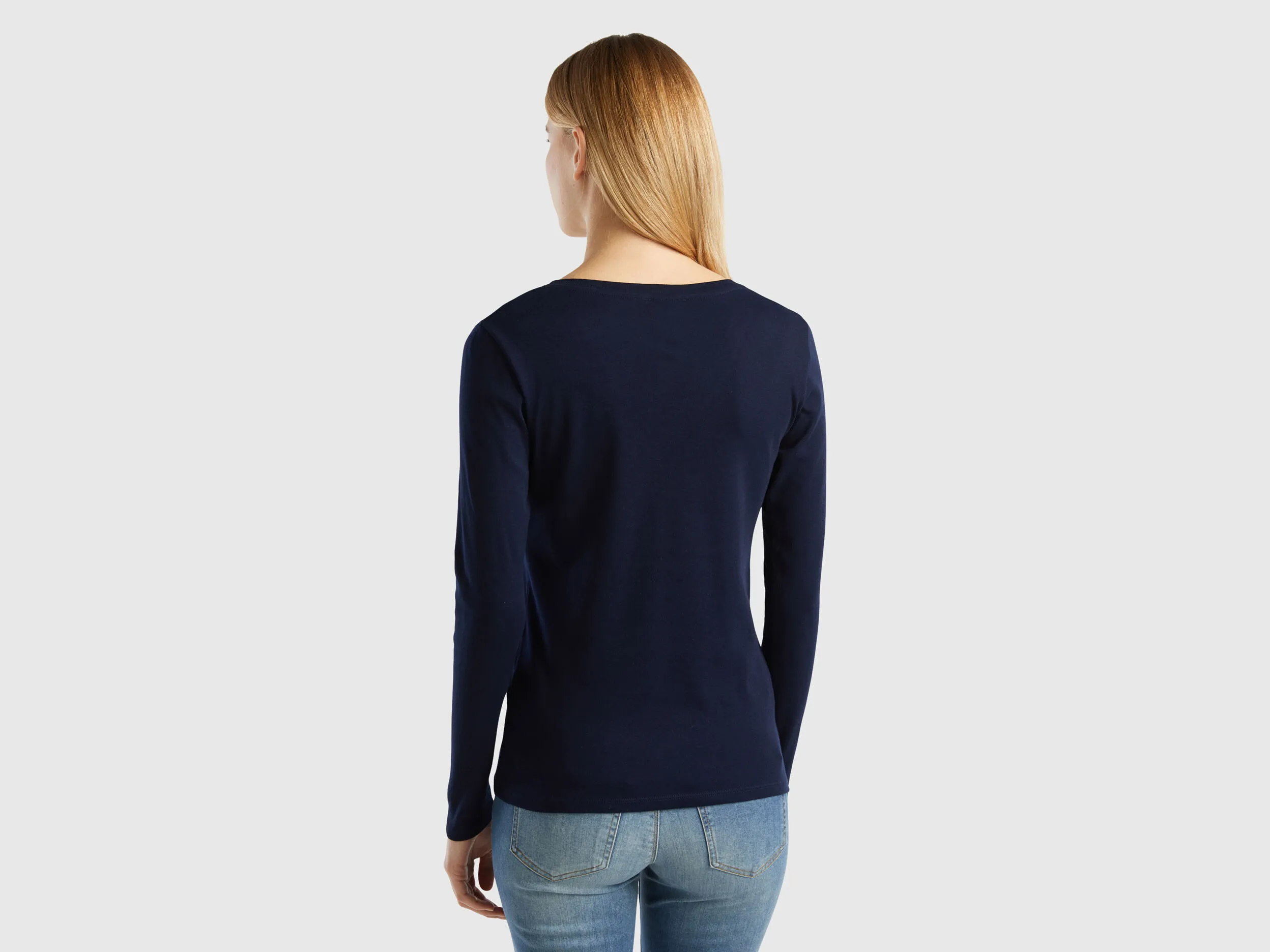 Camiseta de manga larga con escote de pico