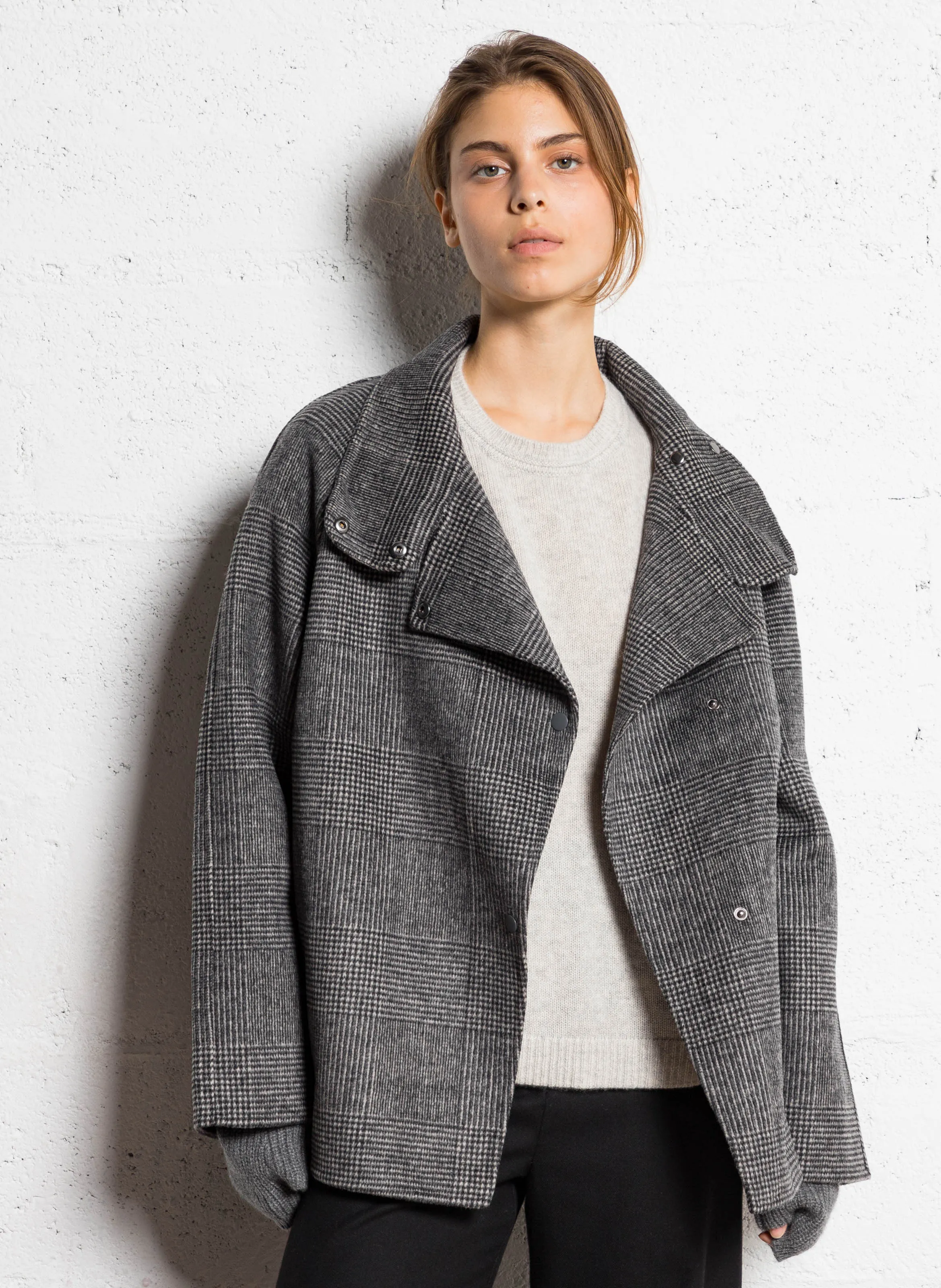 Chaqueta holgada con cuello alto en lana mezclada en gris