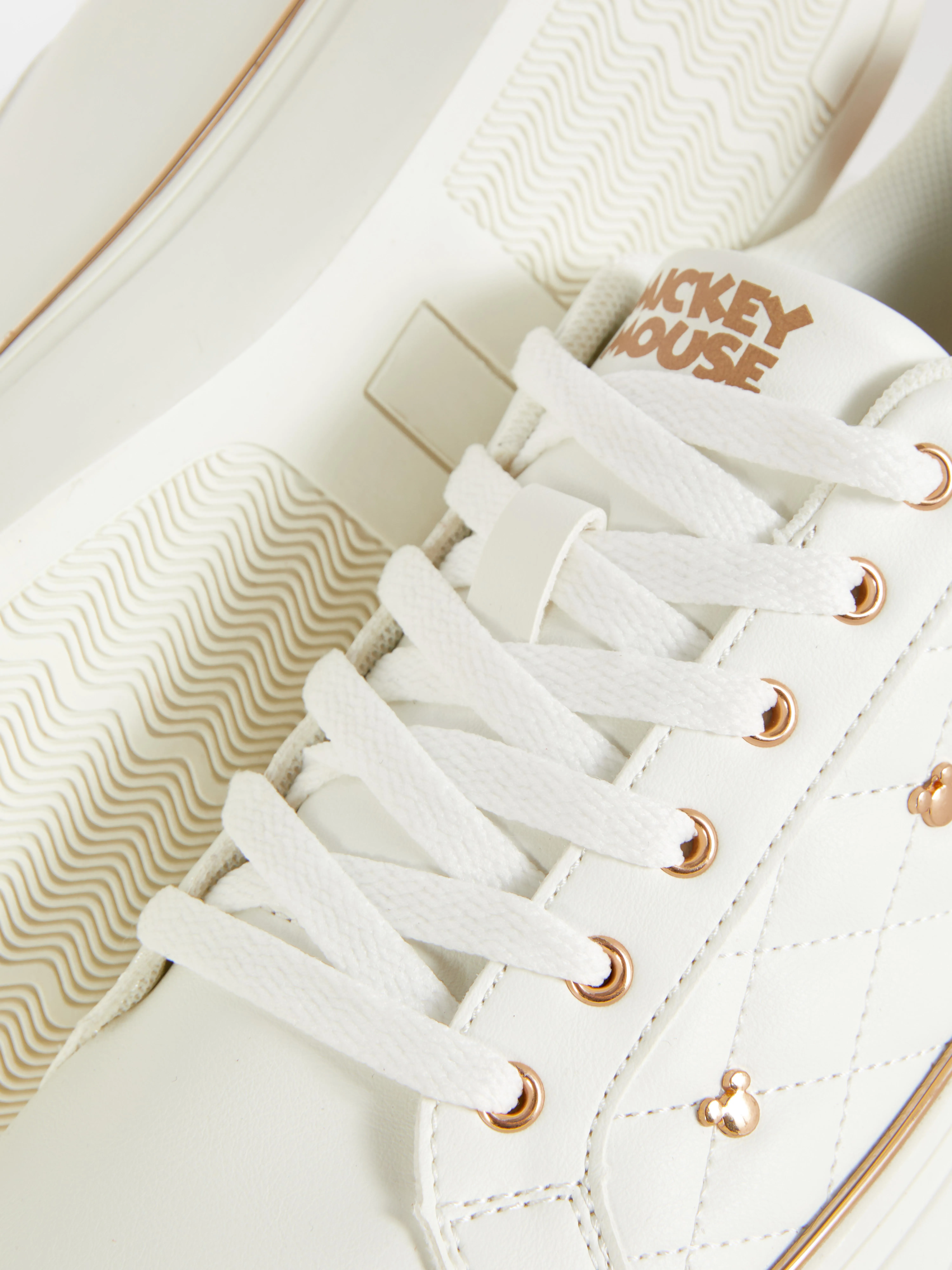 Deportivas con tachuelas de Mickey Mouse de Disney