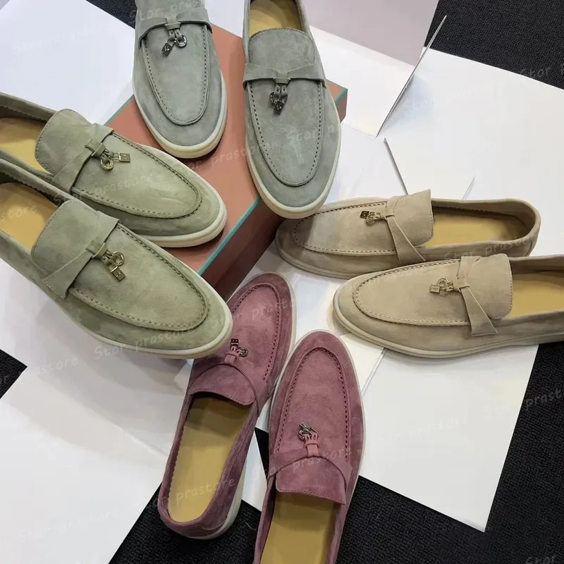 Diseñador de mocasines zapatos caminando amuletos adornados zapatos casuales para hombres de gamuza de gamuza pareja zapato de c