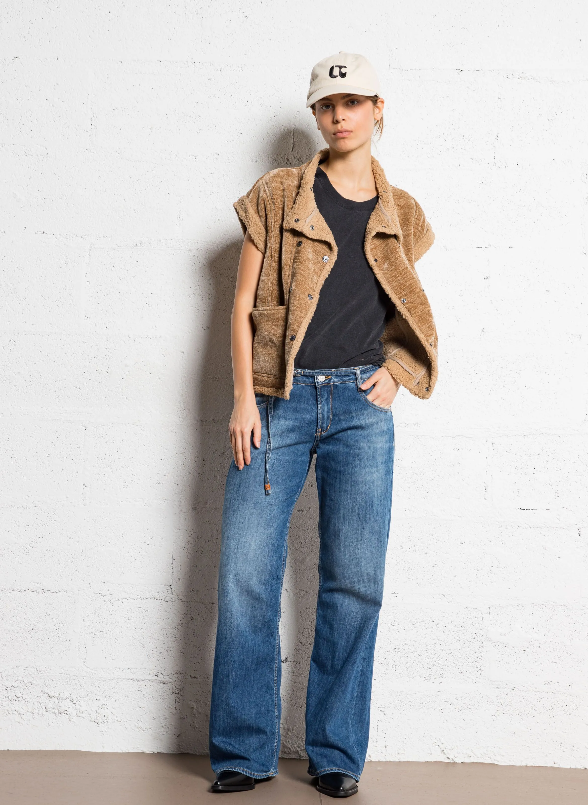 FUJI  CHAQUETA SIN MANGAS EFECTO BORREGUITO EN MARRON