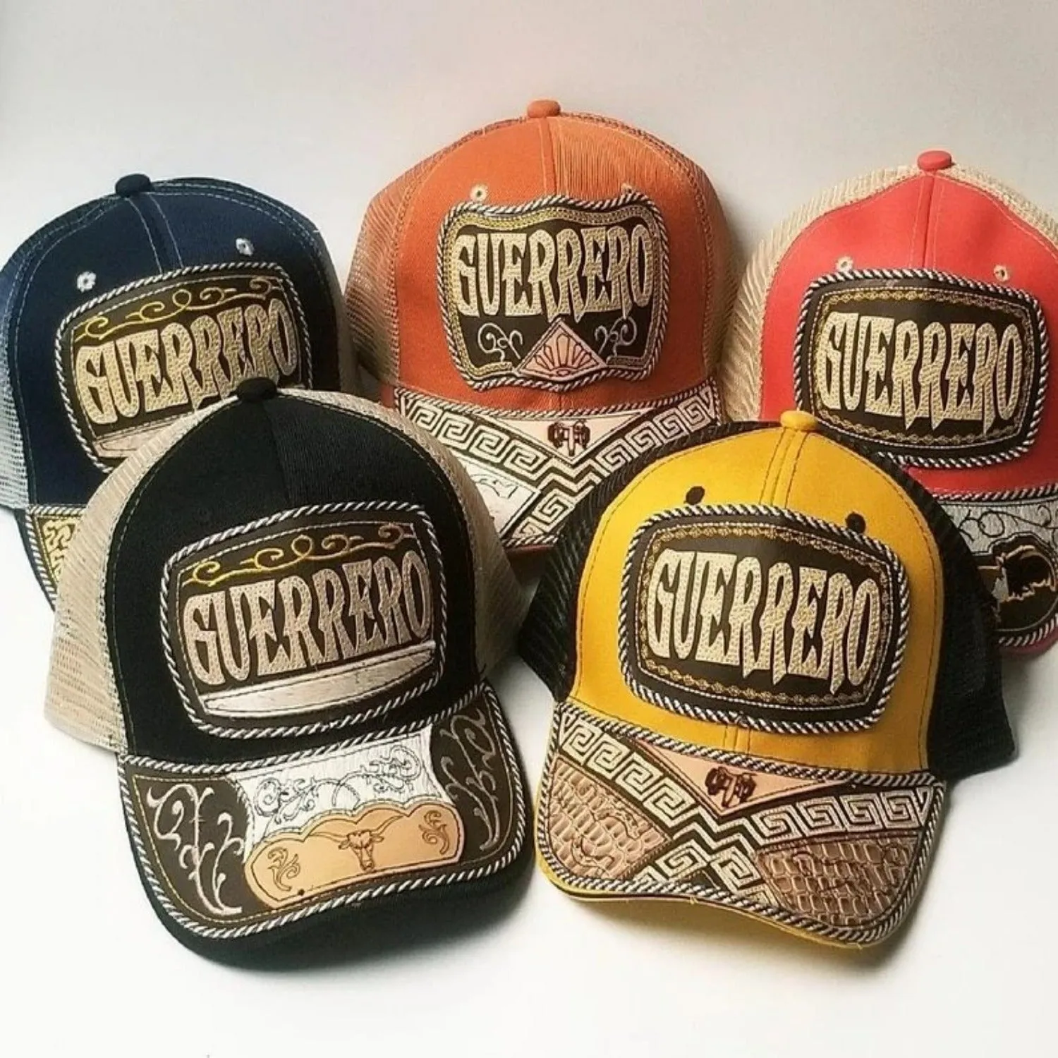 GORRA ARTESANAL CON BORDADO DEL ESTADO DE GUERRERO IMP71325