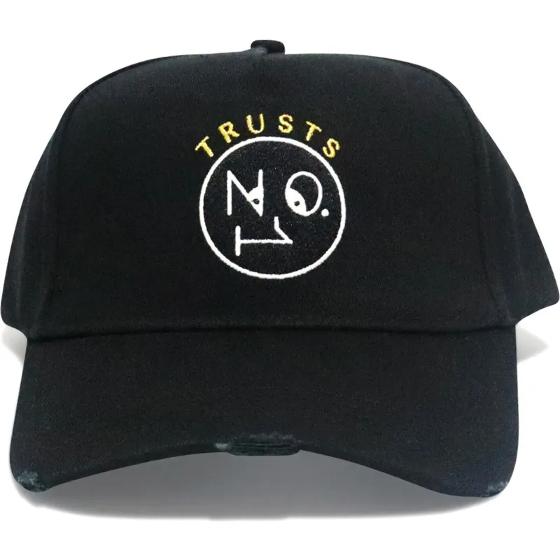 Gorra curva negra ajustable Trusts No.1 Distressed Black Gold Logo de The No.1 Face