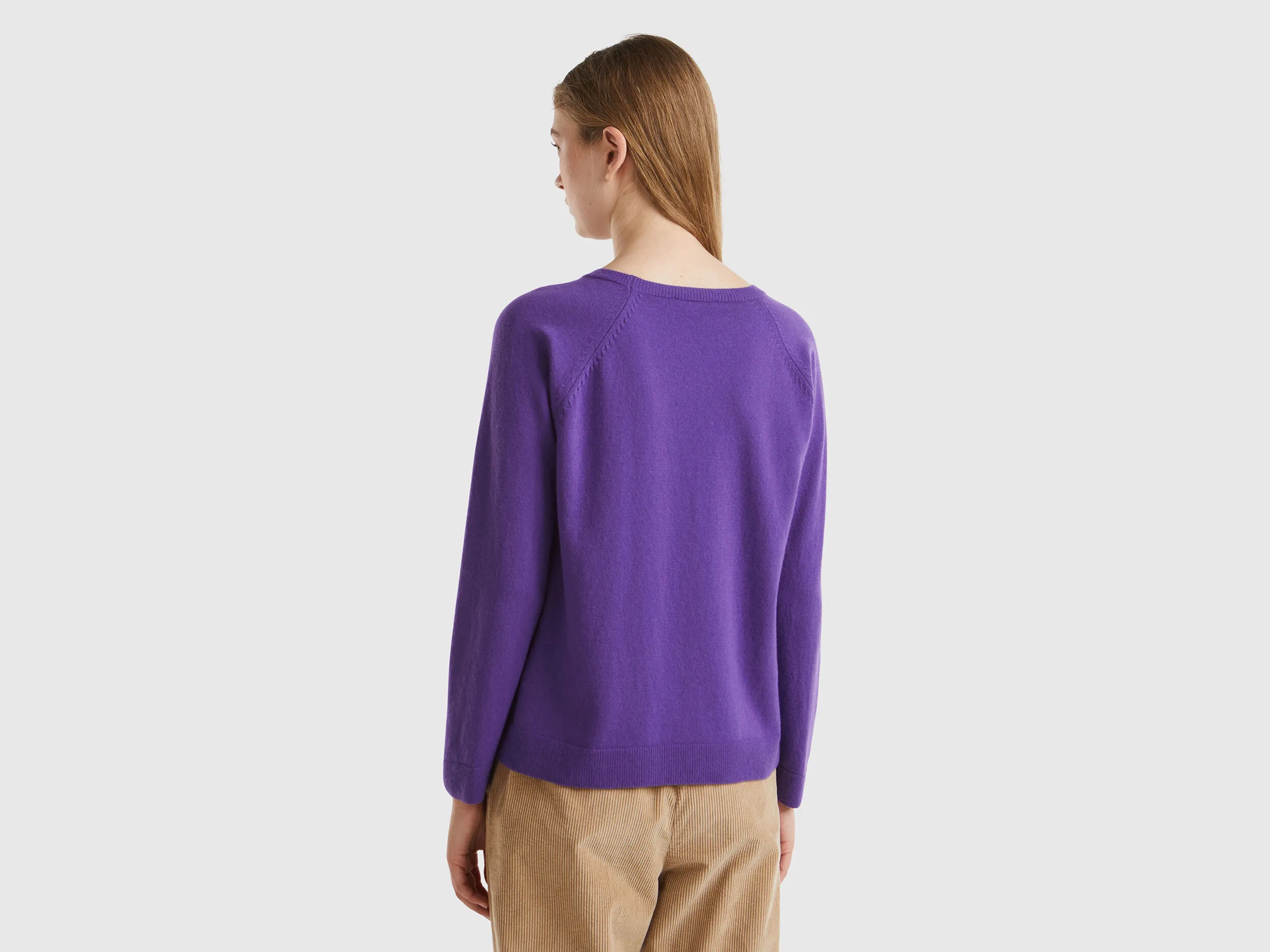 Jersey cuello redondo morado en mezcla de lana y cachemira