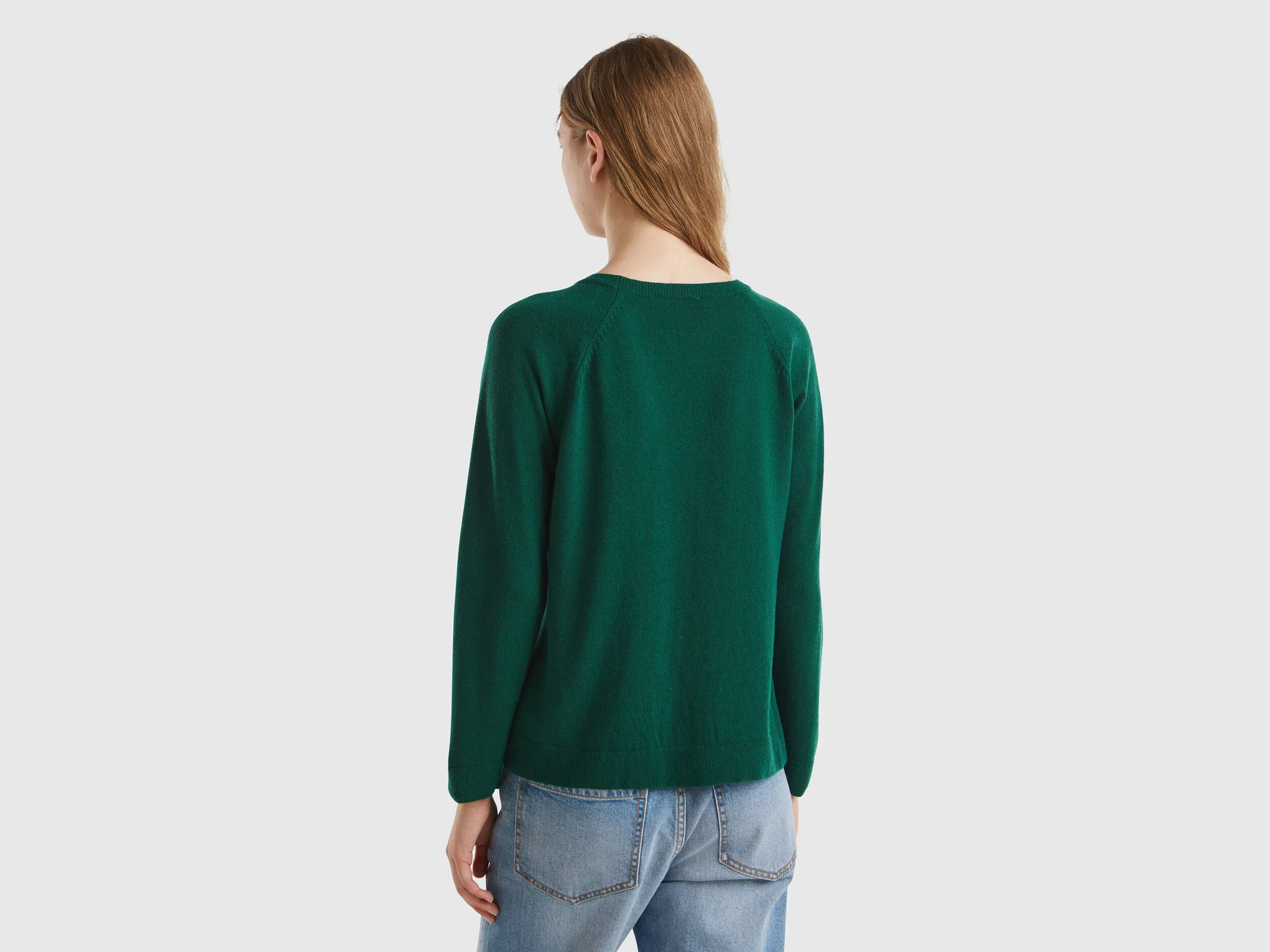 Jersey cuello redondo verde bosque en mezcla de lana y cachemira