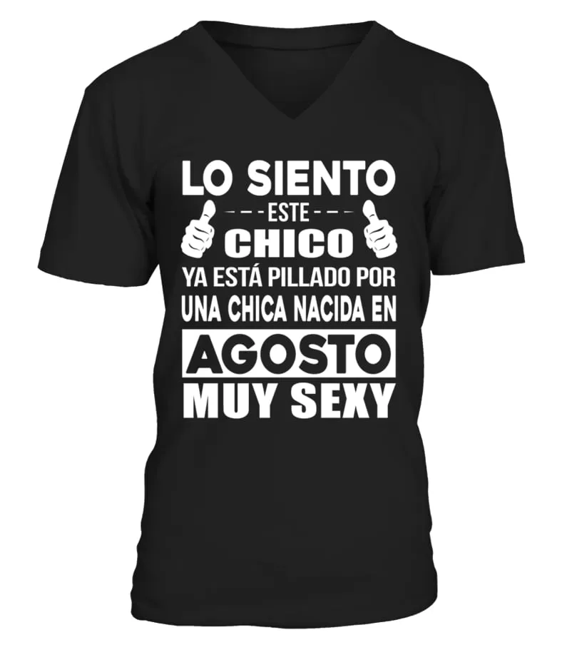 Lo siento este chico esta pillado por una chica nacida en agosto muy sexy Camiseta cuello en V Unisex