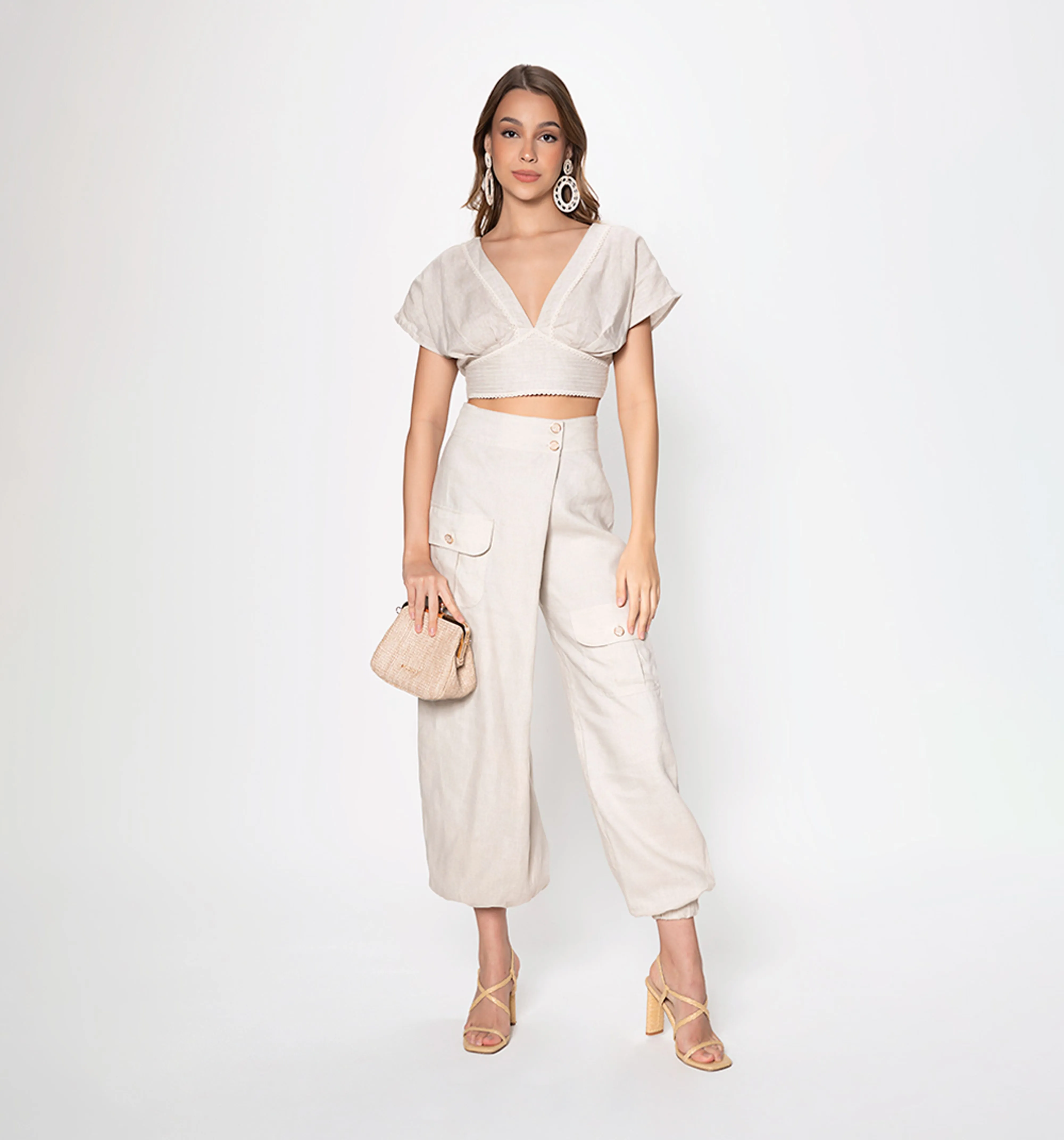 Pantalon  con amarre en frente bolsillos