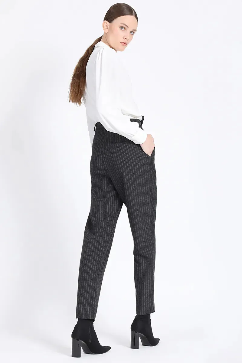 PANTALON SASTRE CON PINZA, RAYA DIPLOMATICA, GRIS