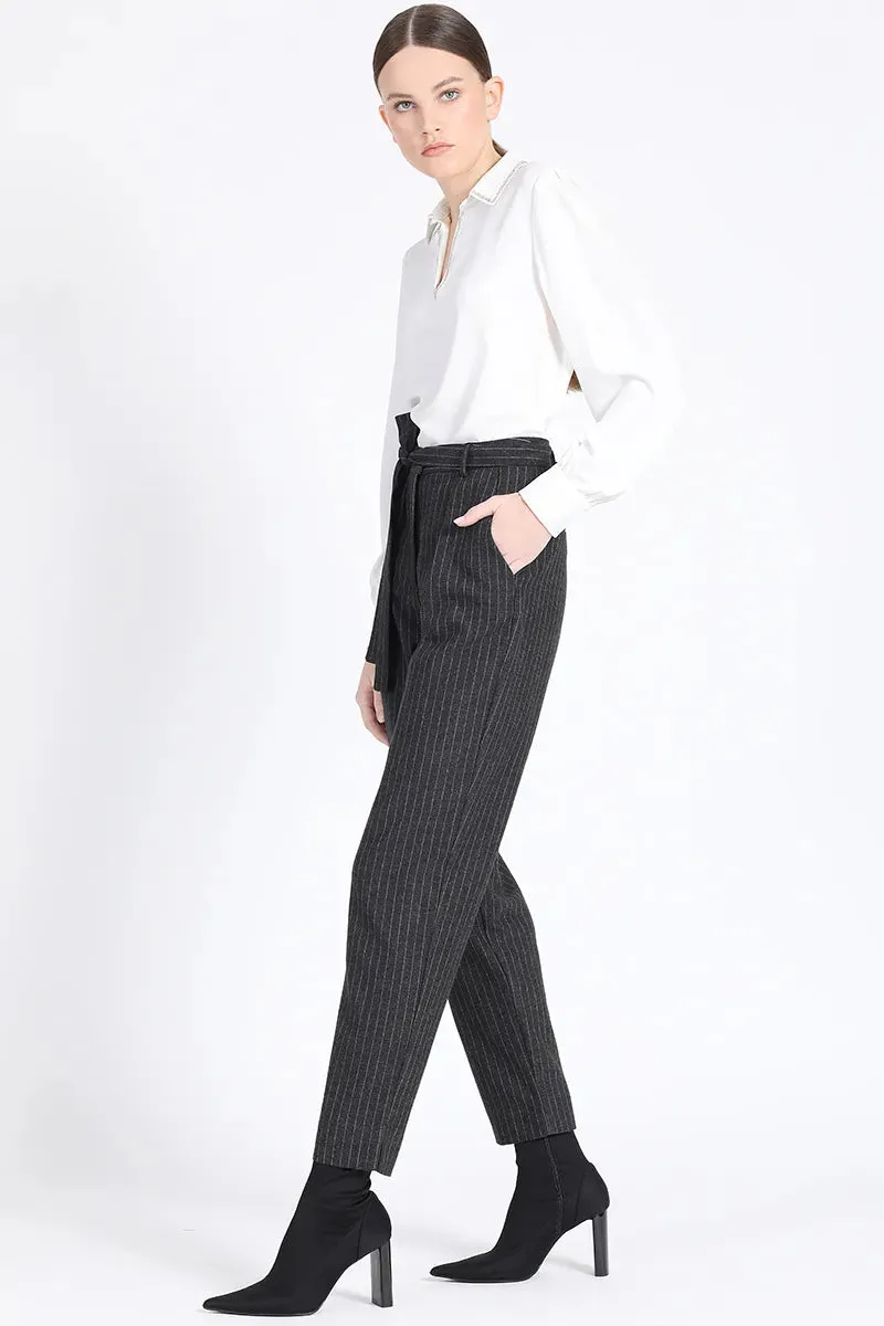 PANTALON SASTRE CON PINZA, RAYA DIPLOMATICA, GRIS