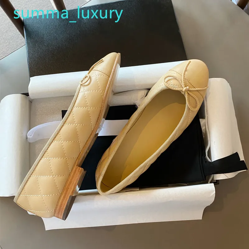 Paris Diseñador de lujo Zapatillas de ballet negras Zapatos de mujer marcas Acolchado Cuero genuino Slip on Ballerina Punta redo