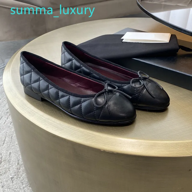 Paris Diseñador de lujo Zapatillas de ballet negras Zapatos de mujer marcas Acolchado Cuero genuino Slip on Ballerina Punta redo