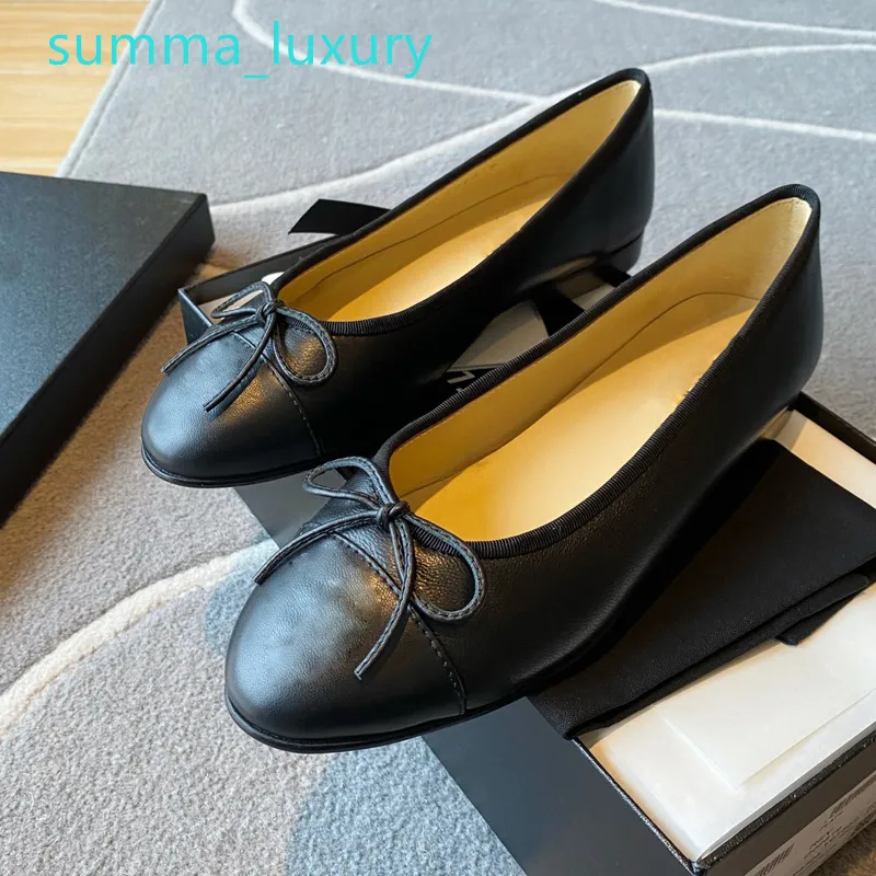 Paris Diseñador de lujo Zapatillas de ballet negras Zapatos de mujer marcas Acolchado Cuero genuino Slip on Ballerina Punta redo
