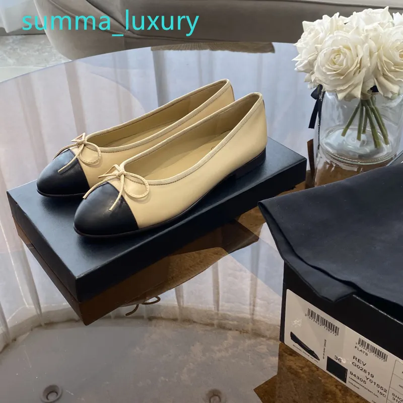 Paris Diseñador de lujo Zapatillas de ballet negras Zapatos de mujer marcas Acolchado Cuero genuino Slip on Ballerina Punta redo