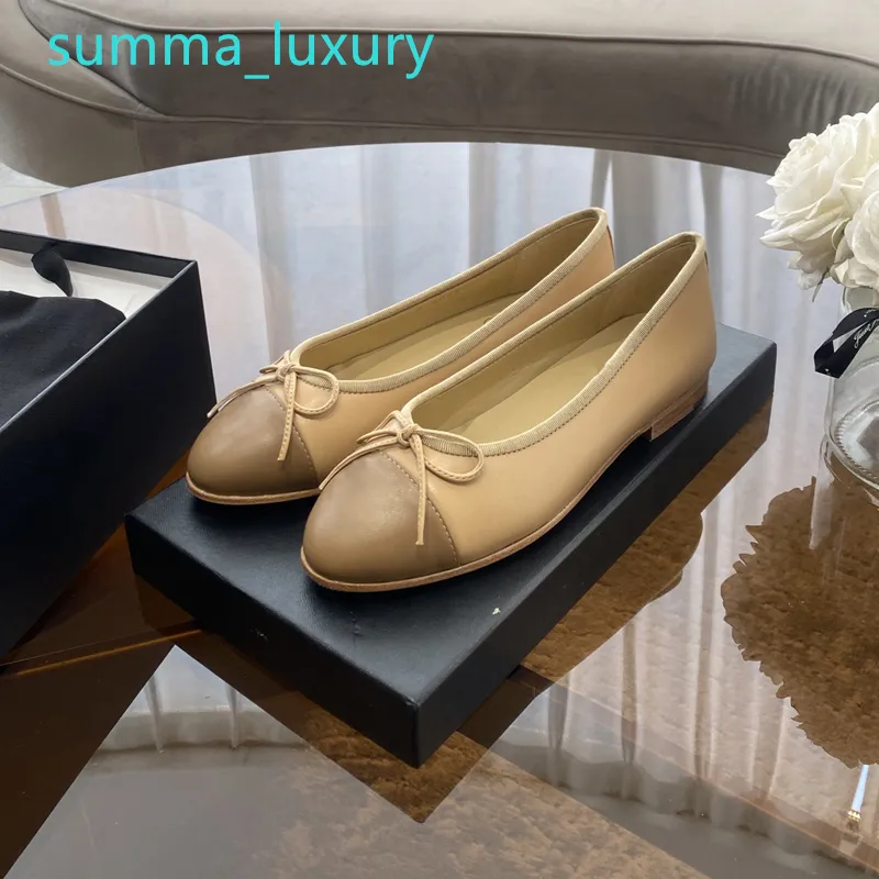 Paris Diseñador de lujo Zapatillas de ballet negras Zapatos de mujer marcas Acolchado Cuero genuino Slip on Ballerina Punta redo