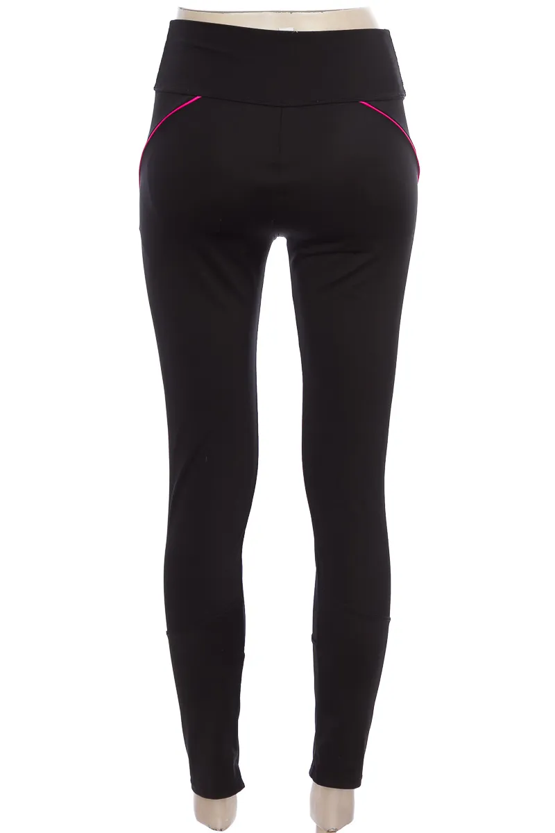 ROPA DEPORTIVA / SALIDA DE BAñO COLOR NEGRO  CLOSEANDO