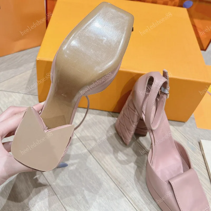 Sandalias de cubierta Sandalias Diseñadores zapatos para la plataforma para mujeres Tacones de vaca serpentina Decoración de heb