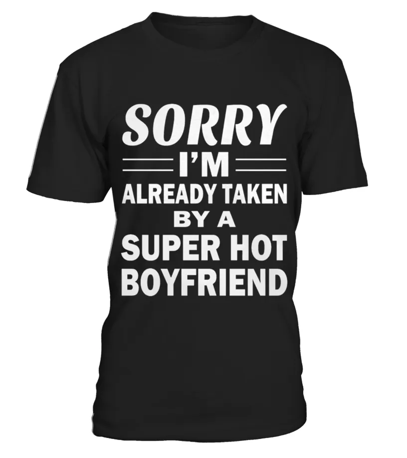 SORRY I'M ALREADY TAKEN BY A SUPER HOT BOYFRIEND T SHIRT Camiseta cuello redondo Unisex