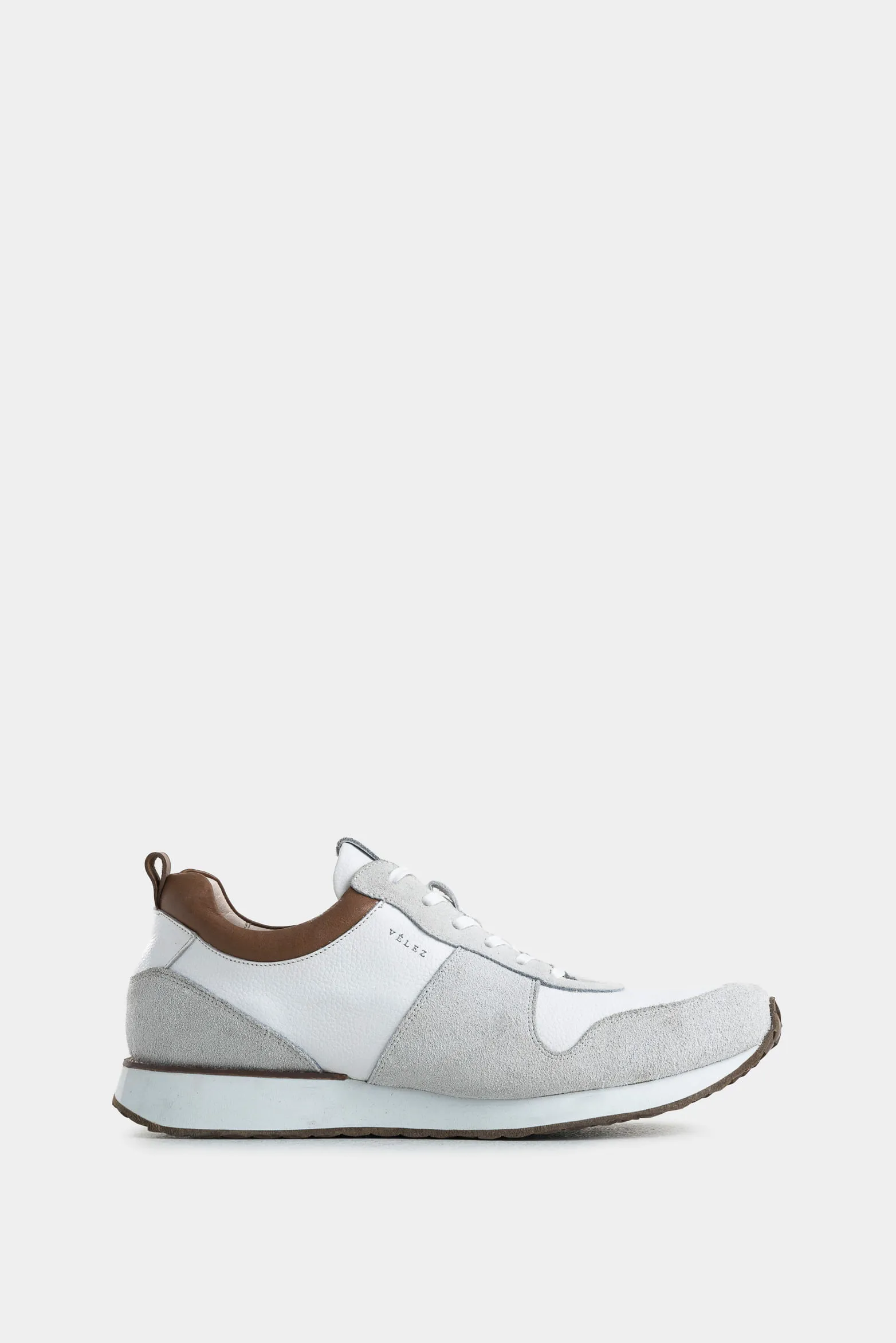 Tenis coprino de cuero liso y gamuzado para hombre detalle contraste