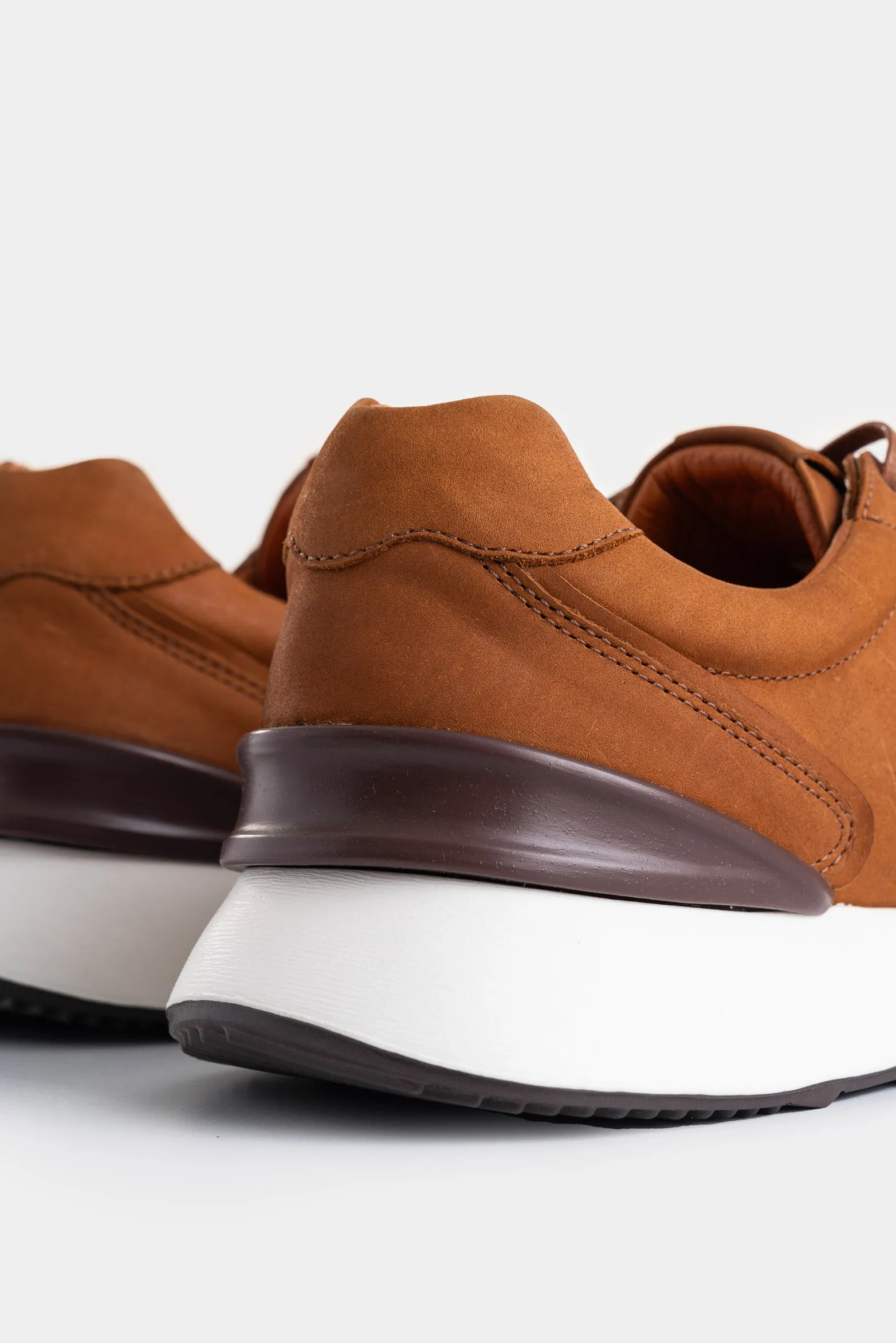 Tenis Enif de cuero para hombre detalles en contraste