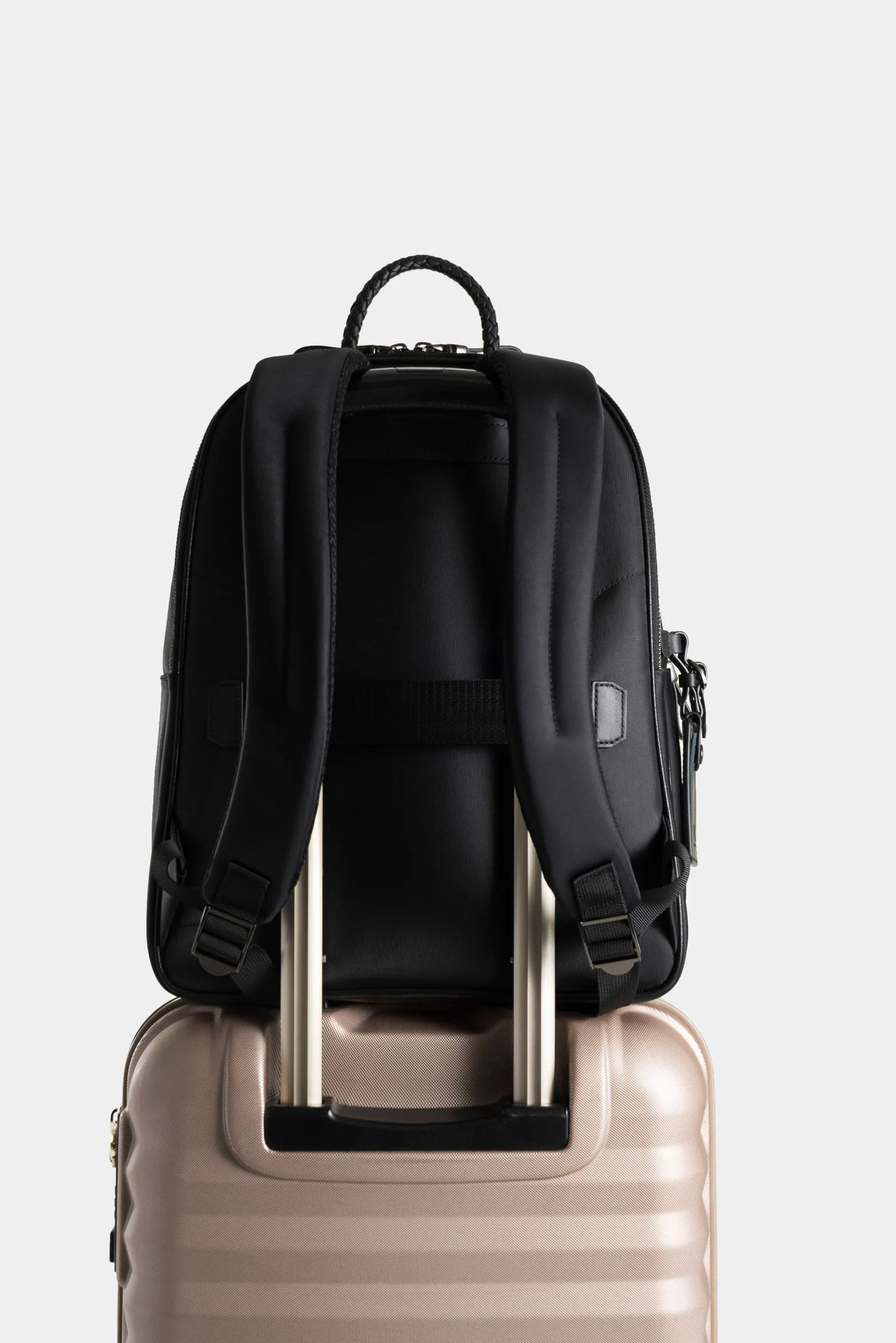 Tula morral legacy de cuero y nylon para mujer tag para viaje