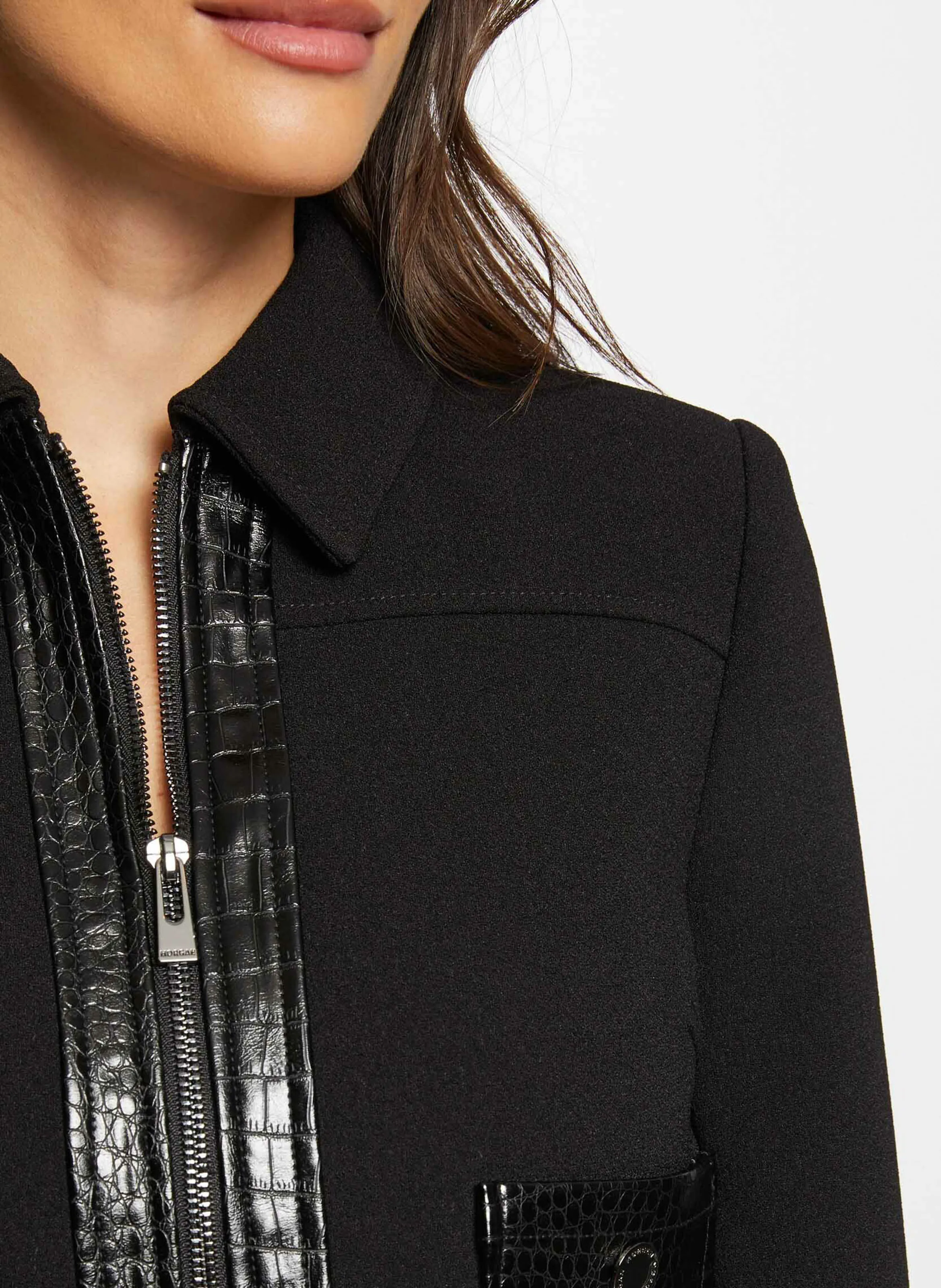 VARIN  CHAQUETA CORTA CON CUELLO DE CAMISA EN NEGRO