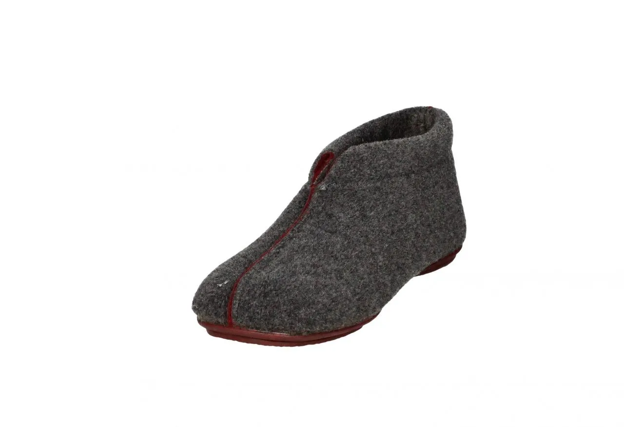 Zapatilla Abotinada Nordico Gris Linea Burdeos