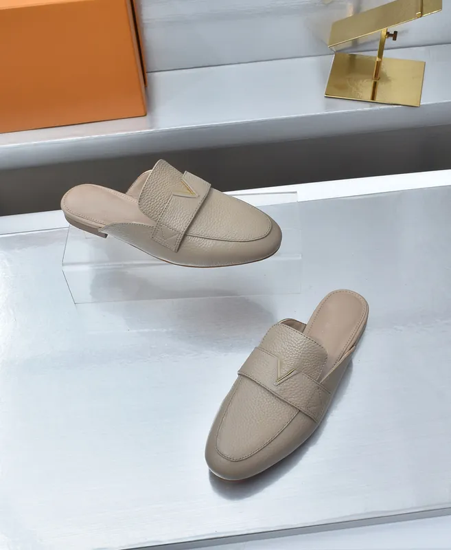 Zapatillas de playa Zapatos para mujer Zapatos de diseñador Zapatilla plana perezosa Baotou Chanclas 100% cuero dama Diapositiva