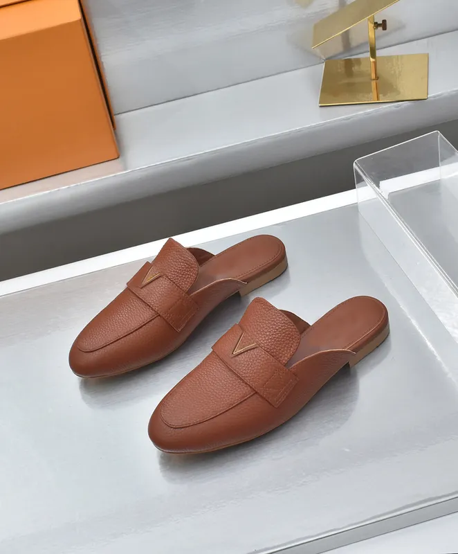 Zapatillas de playa Zapatos para mujer Zapatos de diseñador Zapatilla plana perezosa Baotou Chanclas 100% cuero dama Diapositiva