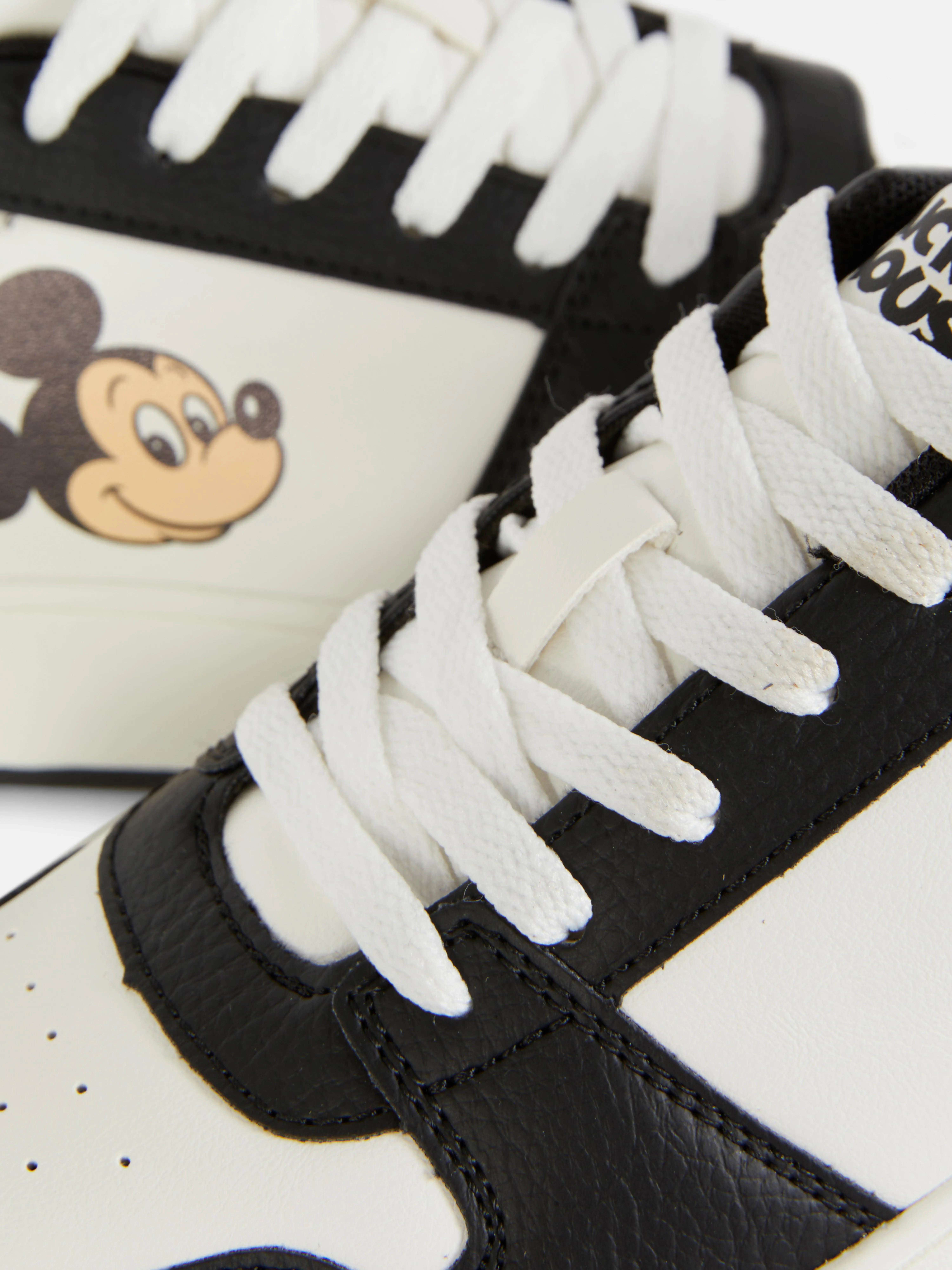 Zapatillas deportivas bicolor de Mickey Mouse