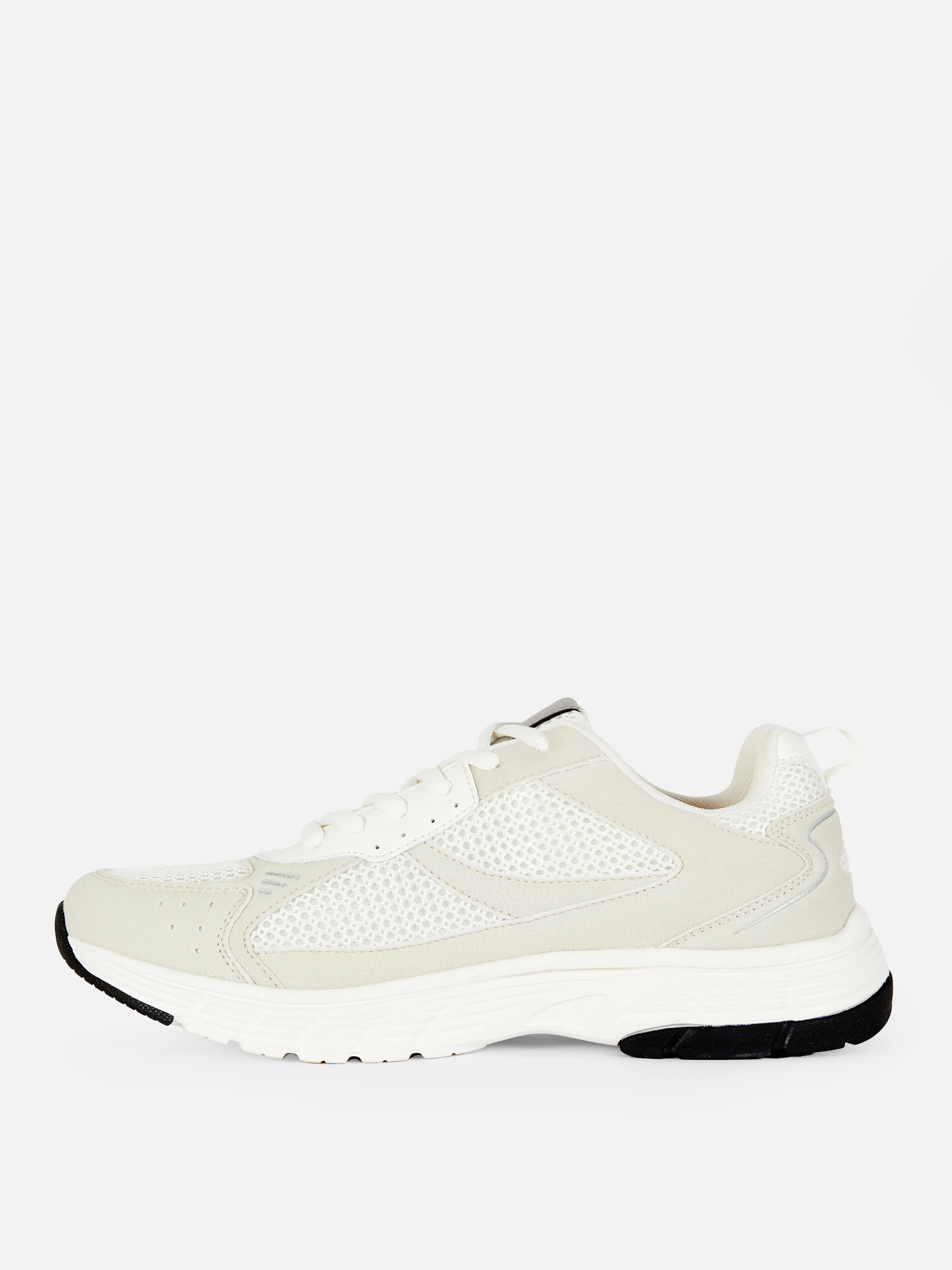 Zapatillas deportivas con múltiples paneles