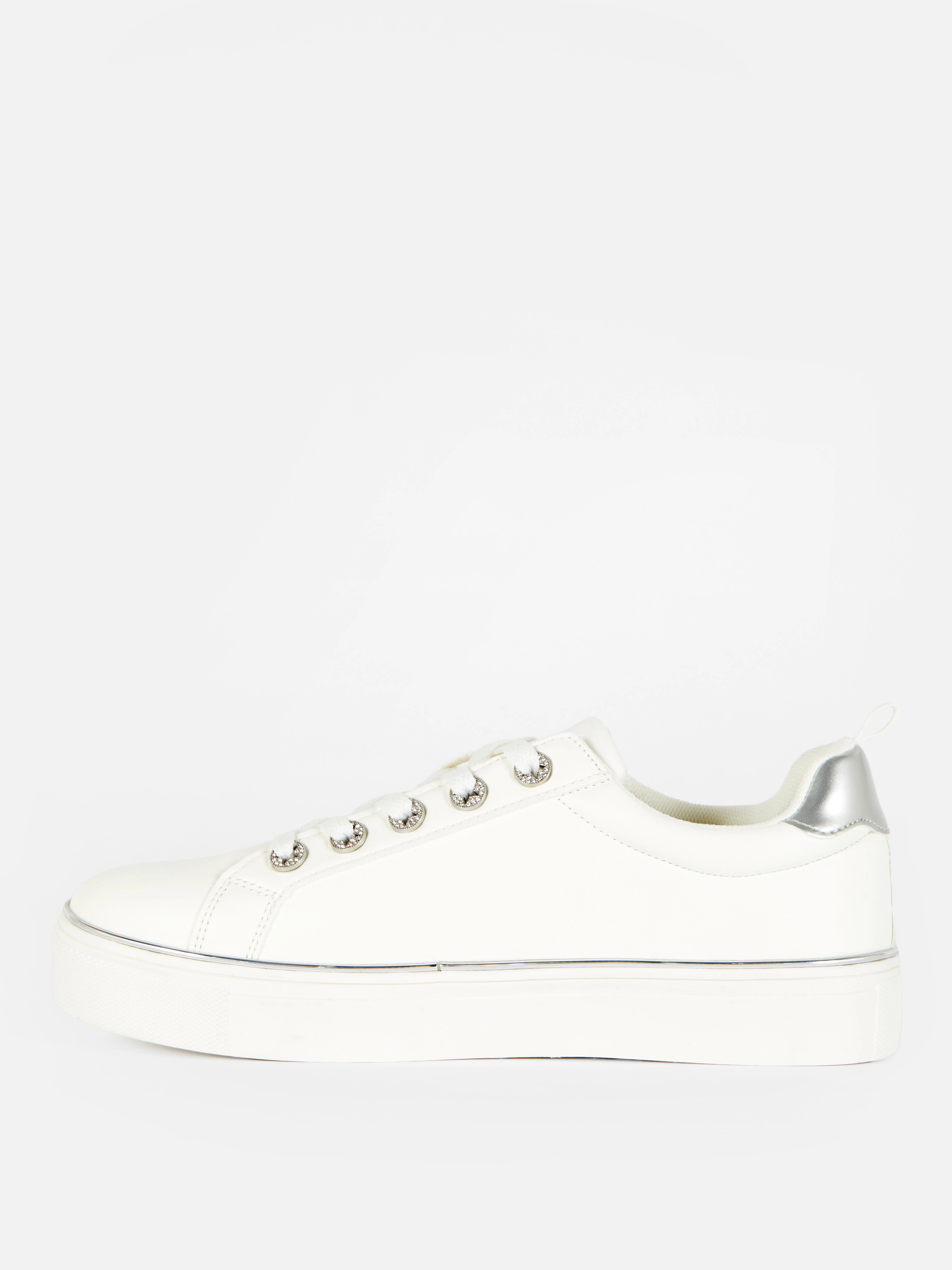 Zapatillas deportivas con ojales con strass